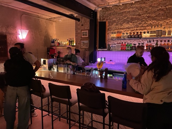 La barra y el equipo